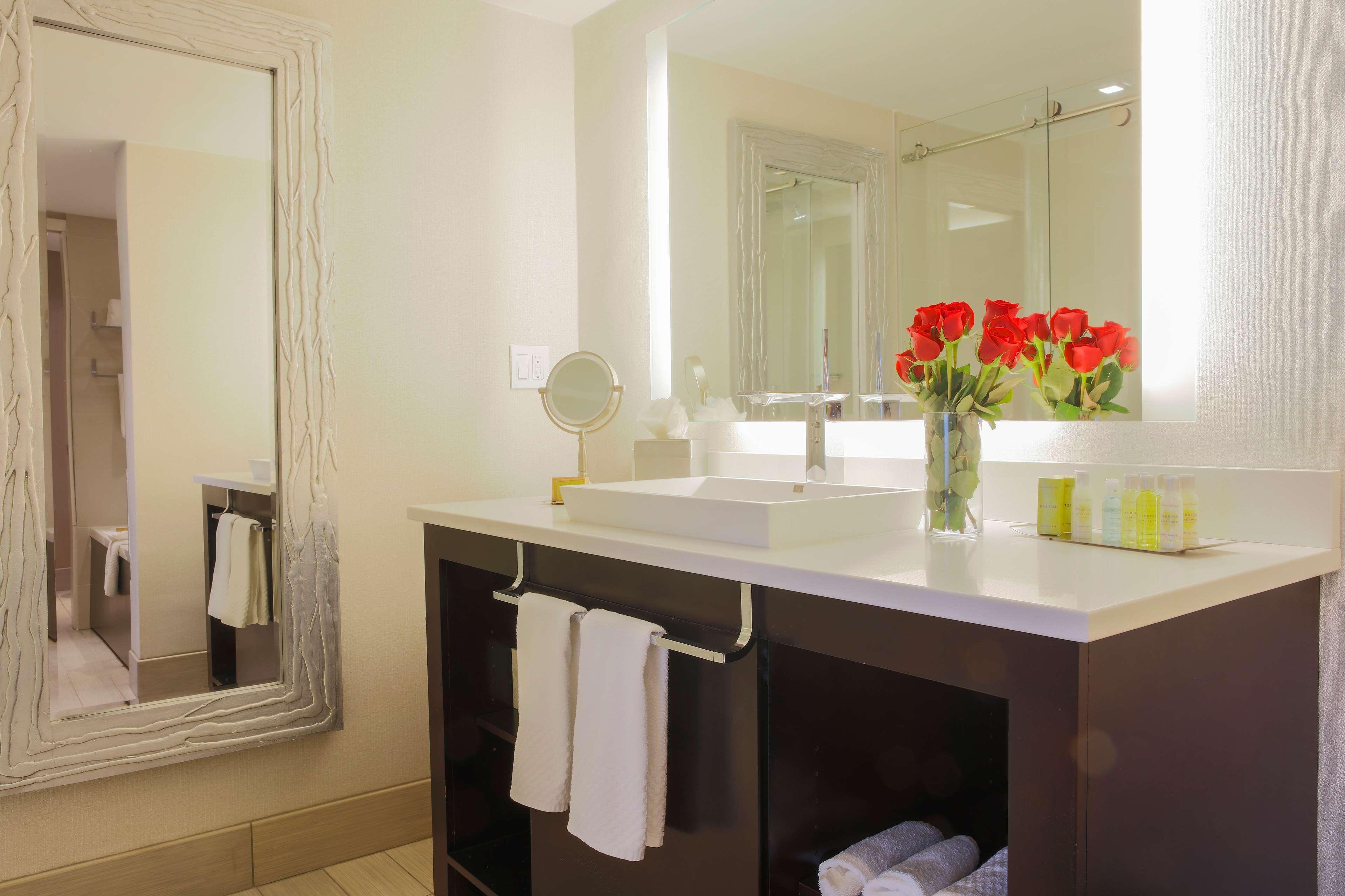 Doubletree By Hilton Rochester Henrietta Extérieur photo